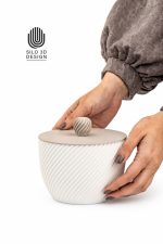 ظرف درب‌دار با خطوط مورب